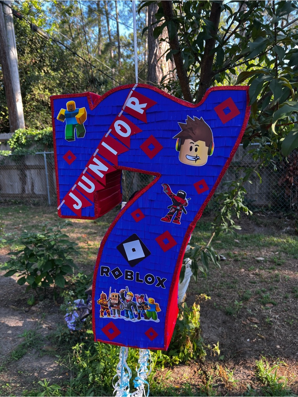 Roblox Number 7 Piñata in Bright Blue for Kids' Parties - Picture 5 of 8